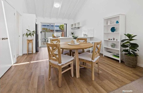 Shearwater Apartment | Relax by the sea over the summer holidays