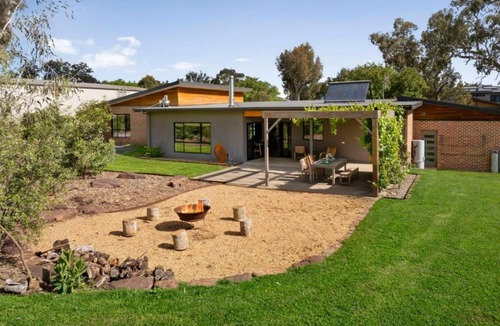 Mansfield House | Relax & Explore Mansfield Spacious Family Retreat Near Mt Buller