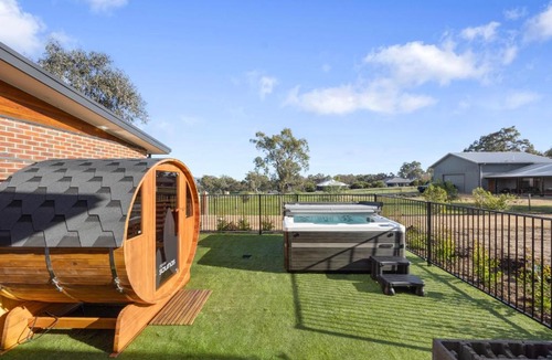 Mansfield House | Relax & Explore Mansfield Spacious Family Retreat Near Mt Buller