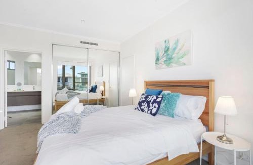 Scarborough Apartment | Relax in blissful sun-soaked luxury by the beach