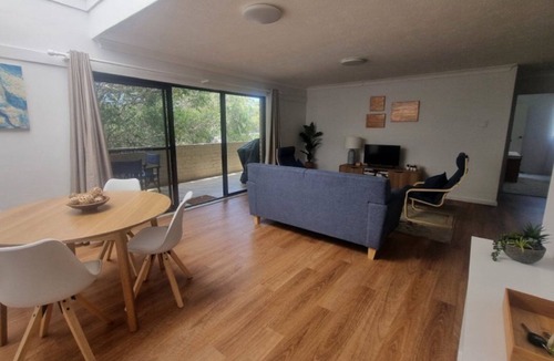 Hawks Nest Apartment | Relax in Cosy Comfort.
