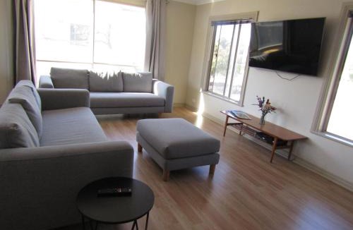 Minlacowie House | Relax on Royston