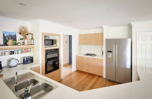 Geographe House | Relax to the Max - Pet Friendly Beach Retreat