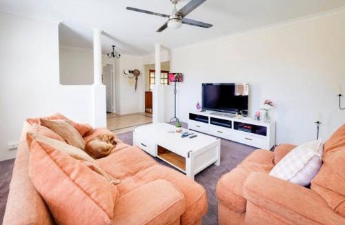Geographe House | Relax to the Max - Pet Friendly Beach Retreat