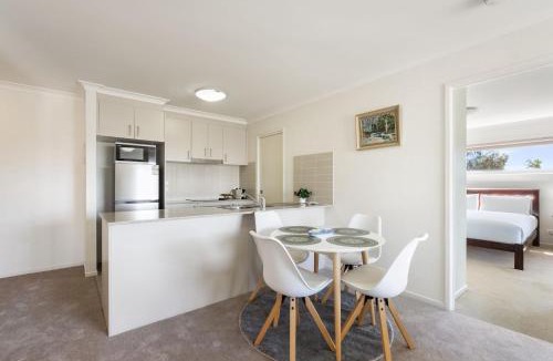Franklin Apartment | Relaxed 2BR 2BTH Apartment with Balcony & Parking