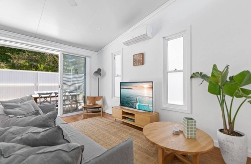 Allambie Heights Apartment | Relaxing 2-Bed Home Close to Beaches and Parks