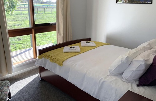 Kyneton House | Relaxing country getaway close to Kyneton