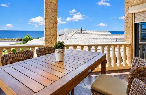 Falcon House | Relaxing Getaway Oceanview Multi Family Pets Mandurah