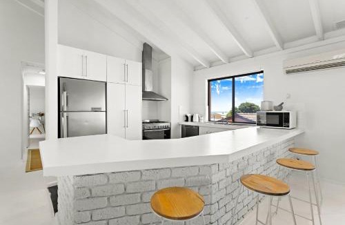 Falcon House | Relaxing Getaway Oceanview Multi Family Pets Mandurah