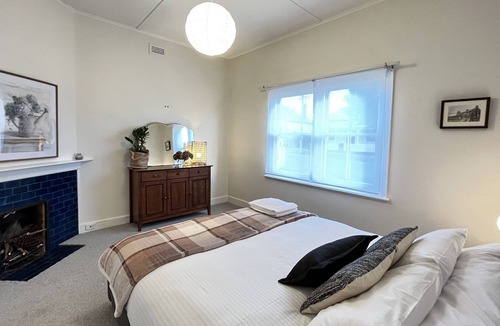 Golden Point House | Relaxing Retreat near Sovereign Hill, Cafe, City
