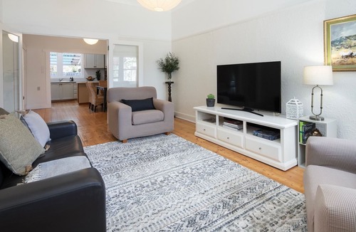 Golden Point House | Relaxing Retreat near Sovereign Hill, Cafe, City