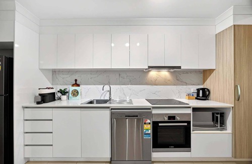 Rockingham Apartment | Relaxing Rockingham 1BR Balcony & Parking