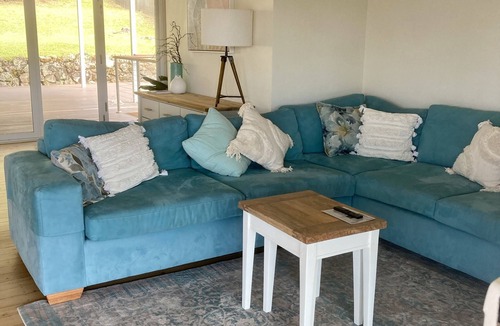 Copacabana House | Relaxing & spacious holiday home, 2 minute walk to beach