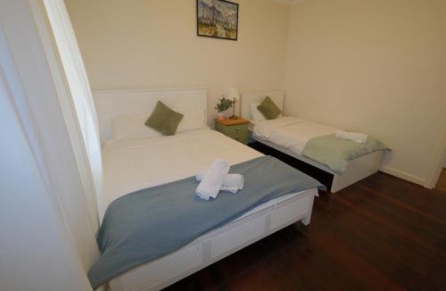 Belmont House | Relaxing Two-Bedroom Retreat Near the Airport