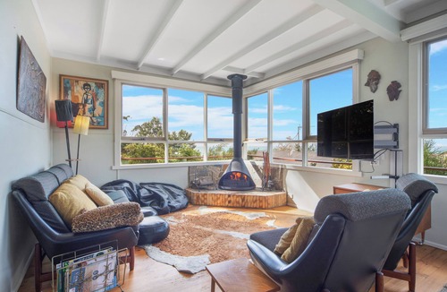 Wye River House | Renovated 1950s beach shack. Private with magnificent ocean view