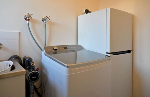 Wagga Wagga Apartment | Renovated 2BR Apartment · King & Queen Beds · CBD