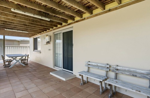 South Evans Head Apartment | Renovated 3BR apartment with pool, WiFi, air-con & linen included, walking distance to beaches