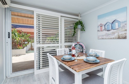 Scarborough Villa | Renovated Beach Villa with Heated Spa & Resort Style Garden only 400m the beach