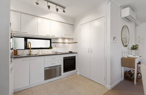 Perth Central Business District Apartment | Renovated Cityscape Resort