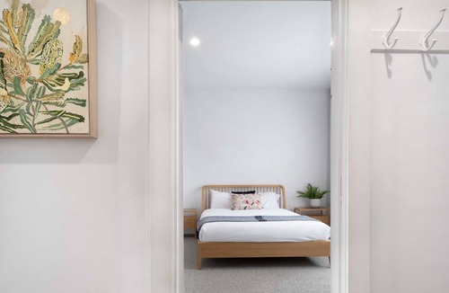 South Launceston House | Renovated Delight: Near City & Parking