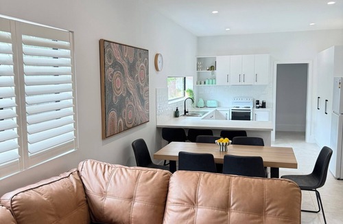 Lightning Ridge House | Renovated Family sized Retreat with everything you need.