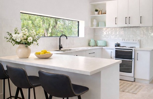Lightning Ridge House | Renovated Family sized Retreat with everything you need.