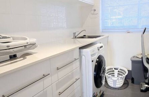 Scarborough Apartment | Renovated Ocean-View Scarborough Apartment | Walk to Beach & Amphitheatre
