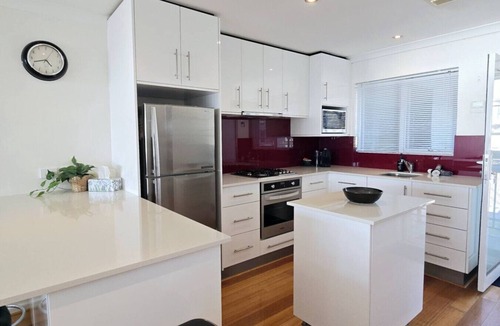 Scarborough Apartment | Renovated Ocean-View Scarborough Apartment | Walk to Beach & Amphitheatre