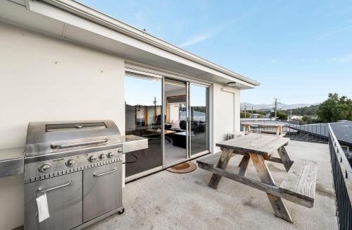 Warrane House | Residence at 165 Great for large groups Sleeps 11