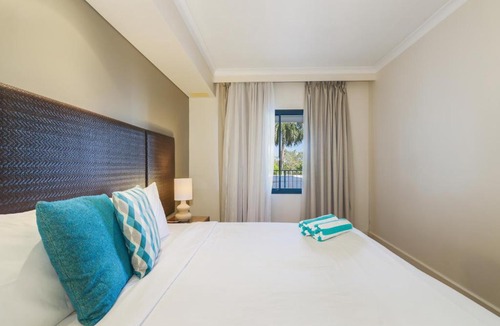 Darwin City Centre Apartment | Resort Escape King Bed Pool Balcony