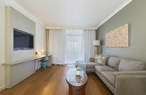 Darwin City Centre Apartment | Resort Escape King Bed Pool Balcony
