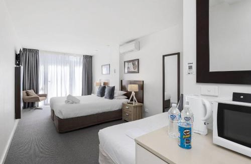 Torquay Apartment | Resort Hotel Room 107