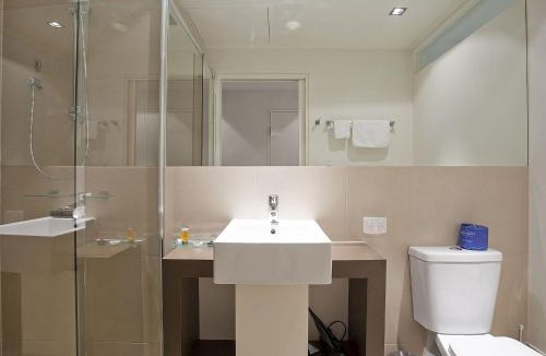 Torquay Apartment | Resort Hotel Room 107