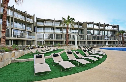 Torquay Apartment | Resort Hotel Room 107
