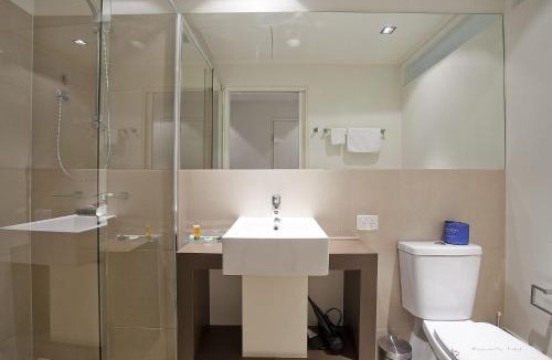 Torquay Apartment | Resort Hotel Room 226