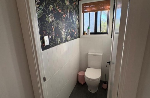 Mundingburra House | Resort Retreat in Mundingburra | Pool, BBQ