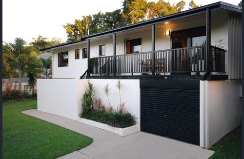 Mundingburra House | Resort Retreat in Mundingburra | Pool, BBQ