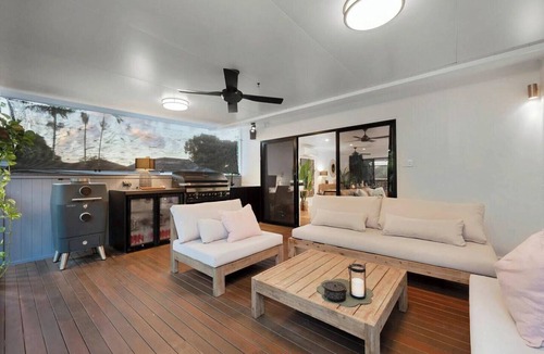 Mundingburra Apartment | Resort-Style Family Retreat Pool, BBQ & Tropical