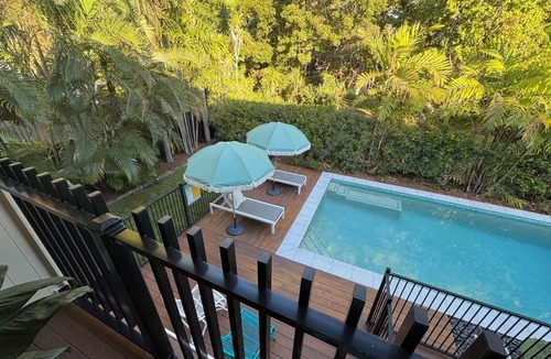 Mundingburra House | Resort-Style Family Retreat Pool, BBQ & Tropical