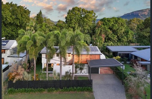 Mundingburra House | Resort-Style Family Retreat Pool, BBQ & Tropical