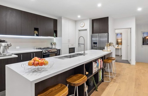 Torquay House | Resort Style Home in the Sands