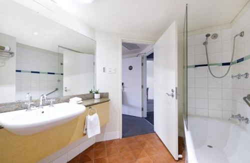 Darwin City Centre Apartment | Resort Style Living in an Oceanview King Suite