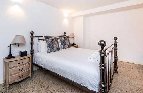 Northbridge Apartment | Restful Room in the City with Rooftop Terrace