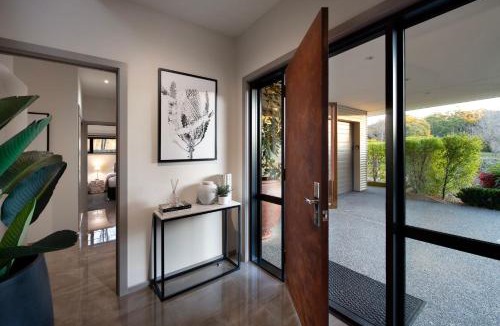 Daylesford House | Retreat Lake Daylesford - Free Wifi
