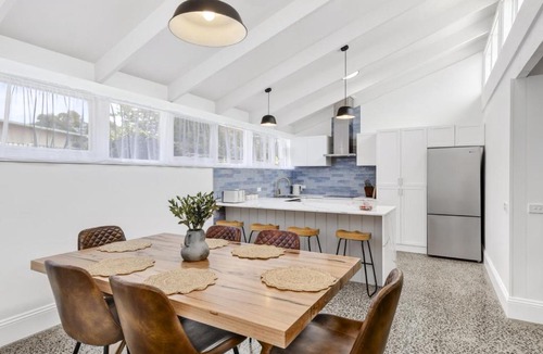 Barwon Heads Apartment | Retreat on Hitchcock- Barwon Heads, Pet friendly, 3 Bedroom, 2 Bathroom, Aircon, Modern, Single Level