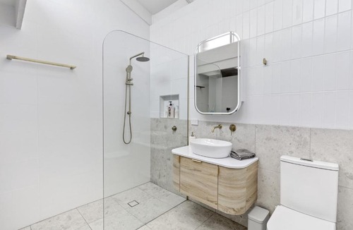 Barwon Heads Apartment | Retreat on Hitchcock- Barwon Heads, Pet friendly, 3 Bedroom, 2 Bathroom, Aircon, Modern, Single Level