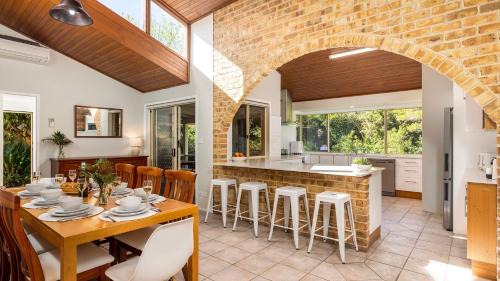 Fingal Bay House | Retreat on Pebble