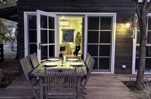 Wallington Cottage | Retro Dog Friendly Farm Cottage near Ocean Grove with pet donkeys! New listing!