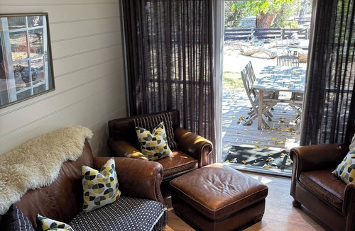 Wallington Cottage | Retro Dog Friendly Farm Cottage near Ocean Grove with pet donkeys! New listing!
