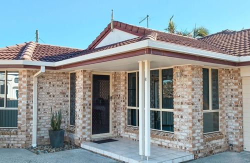 South Evans Head Apartment | Retro pet-friendly cottage near beach, river & RSL with air-con, comfortable interiors